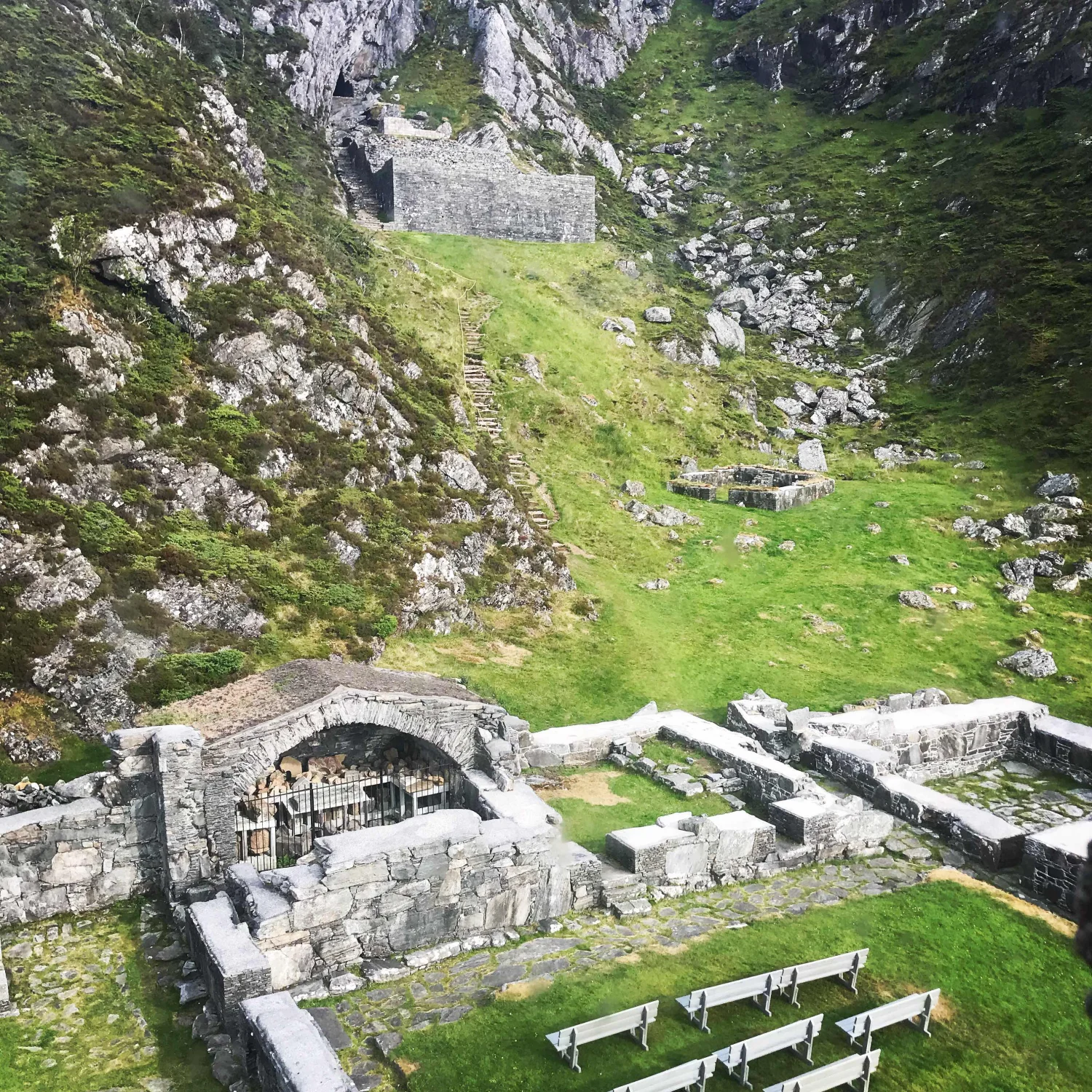Selja klosterruiner